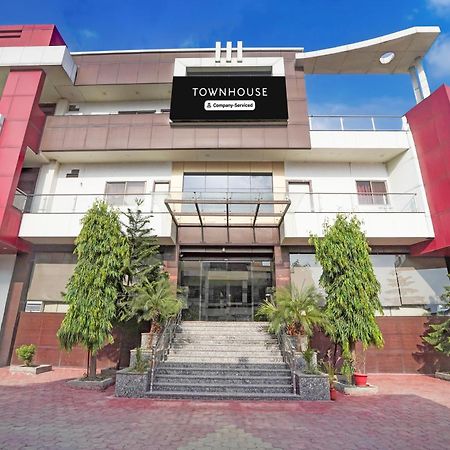 Super Townhouse Lalghati Near Airport Бхопал Экстерьер фото