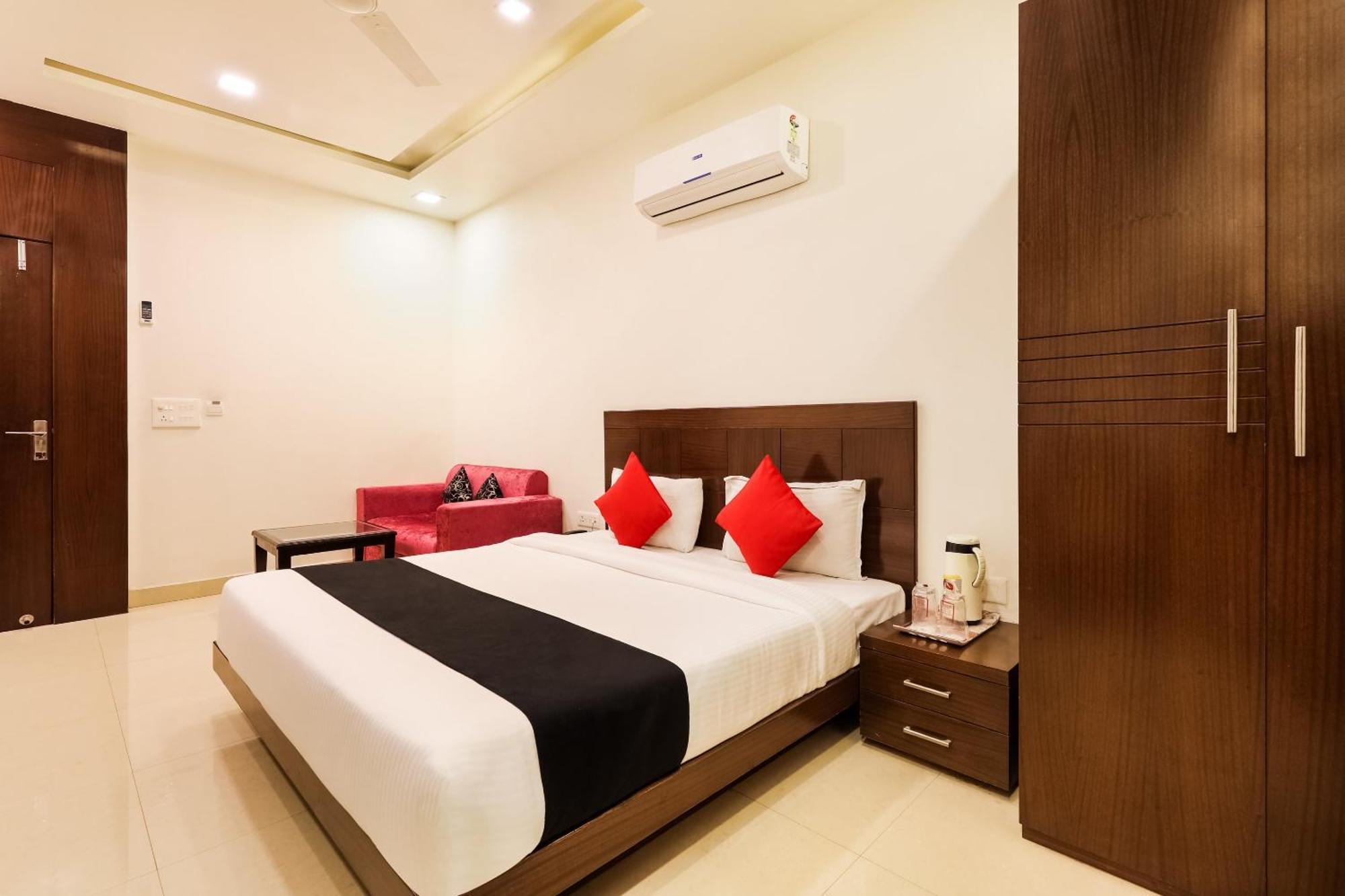 Super Townhouse Lalghati Near Airport Бхопал Экстерьер фото