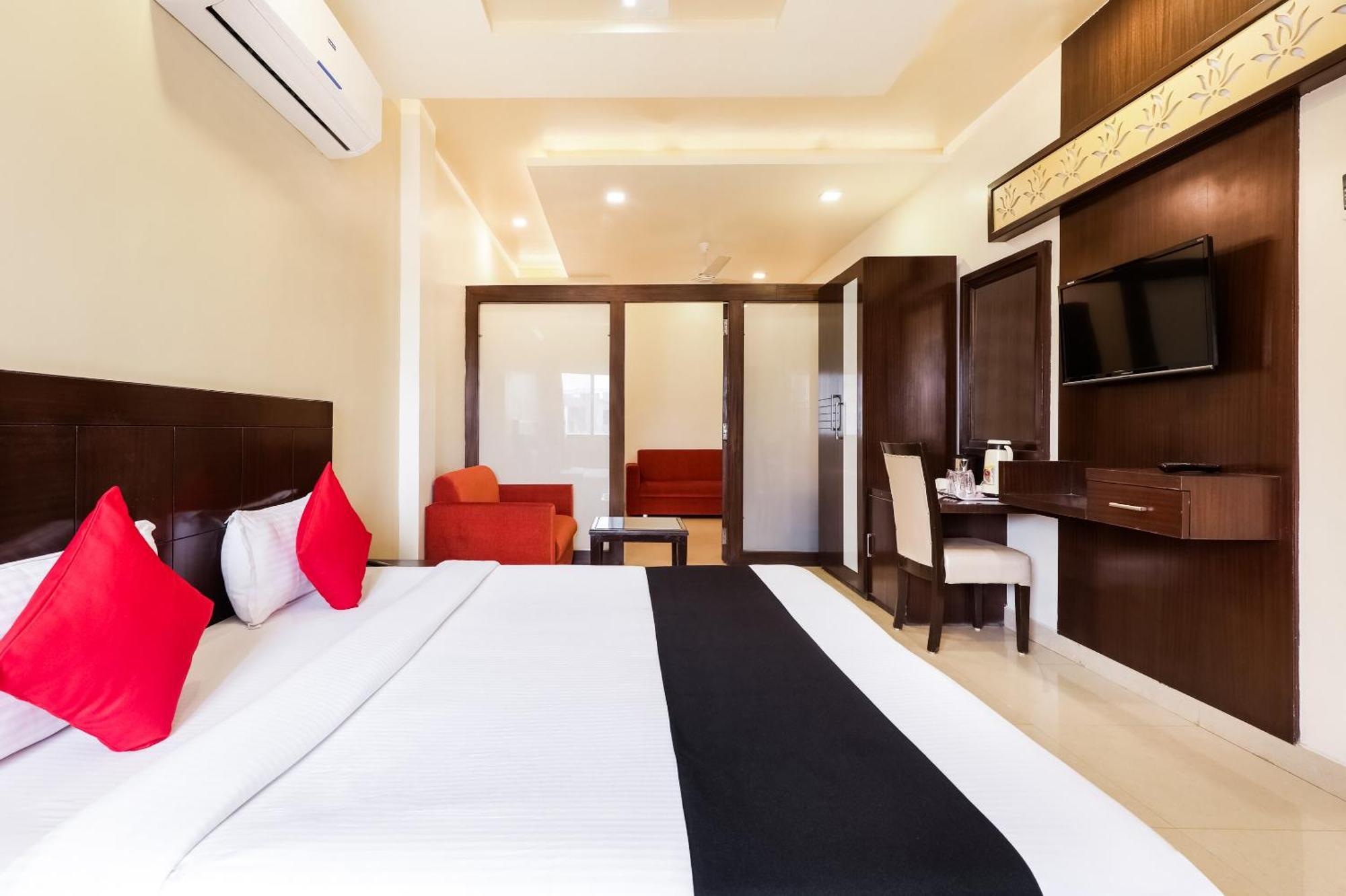 Super Townhouse Lalghati Near Airport Бхопал Экстерьер фото