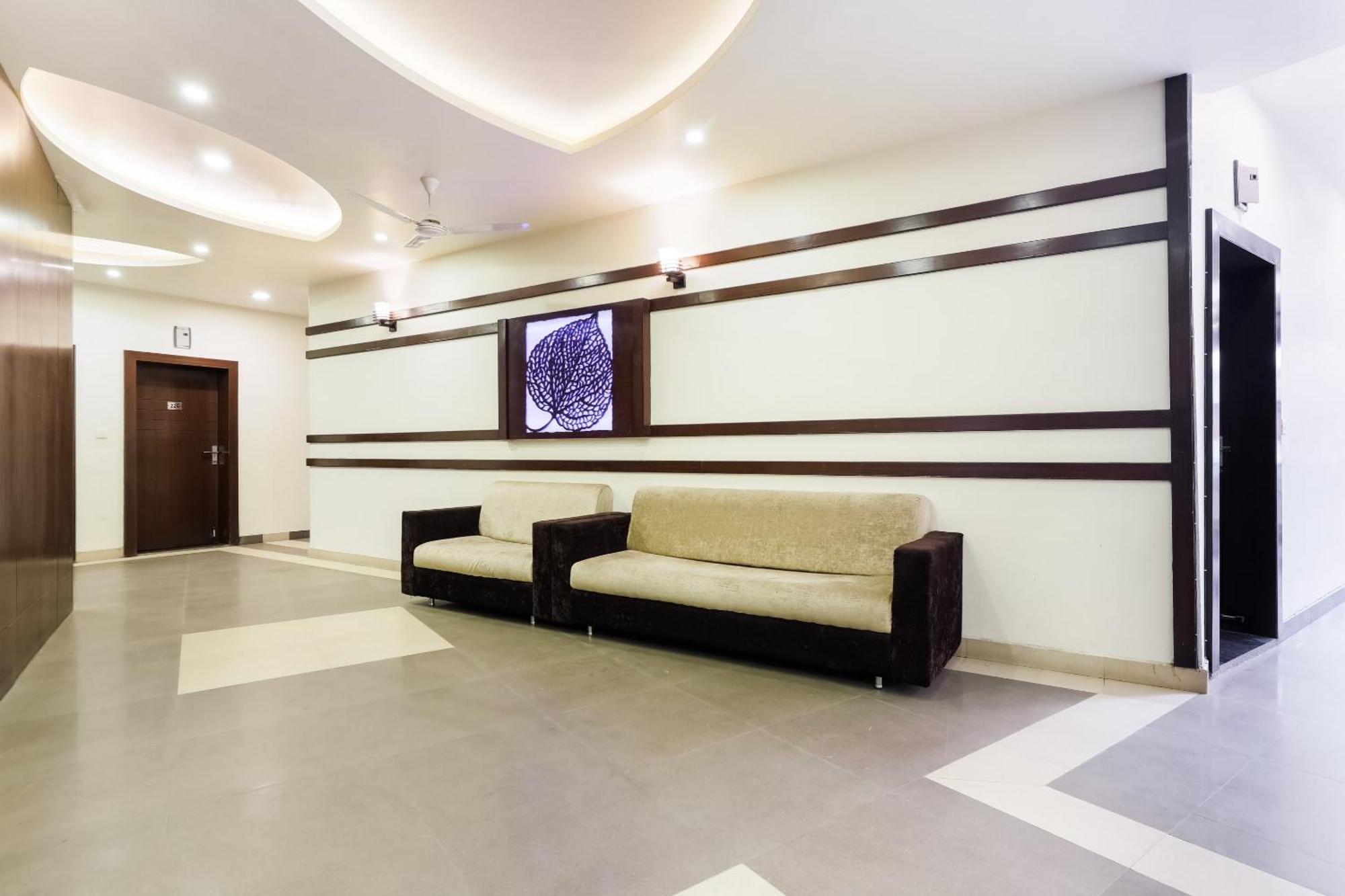 Super Townhouse Lalghati Near Airport Бхопал Экстерьер фото