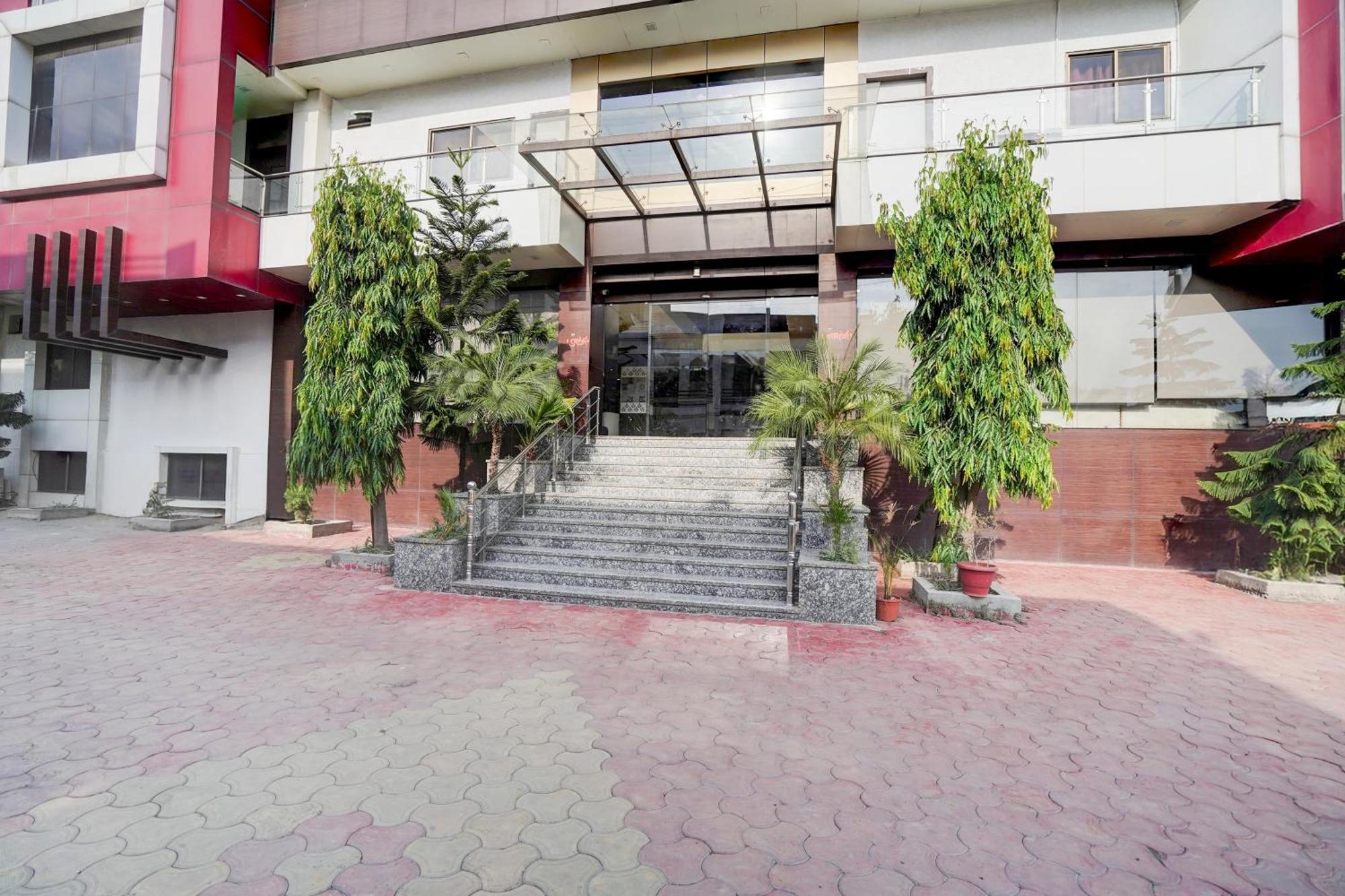 Super Townhouse Lalghati Near Airport Бхопал Экстерьер фото