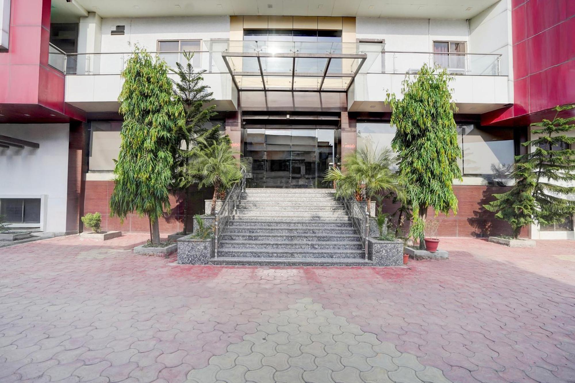 Super Townhouse Lalghati Near Airport Бхопал Экстерьер фото